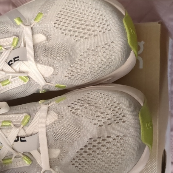 On cloud eclipse.  Women's 8.5 - Picture 3 of 8